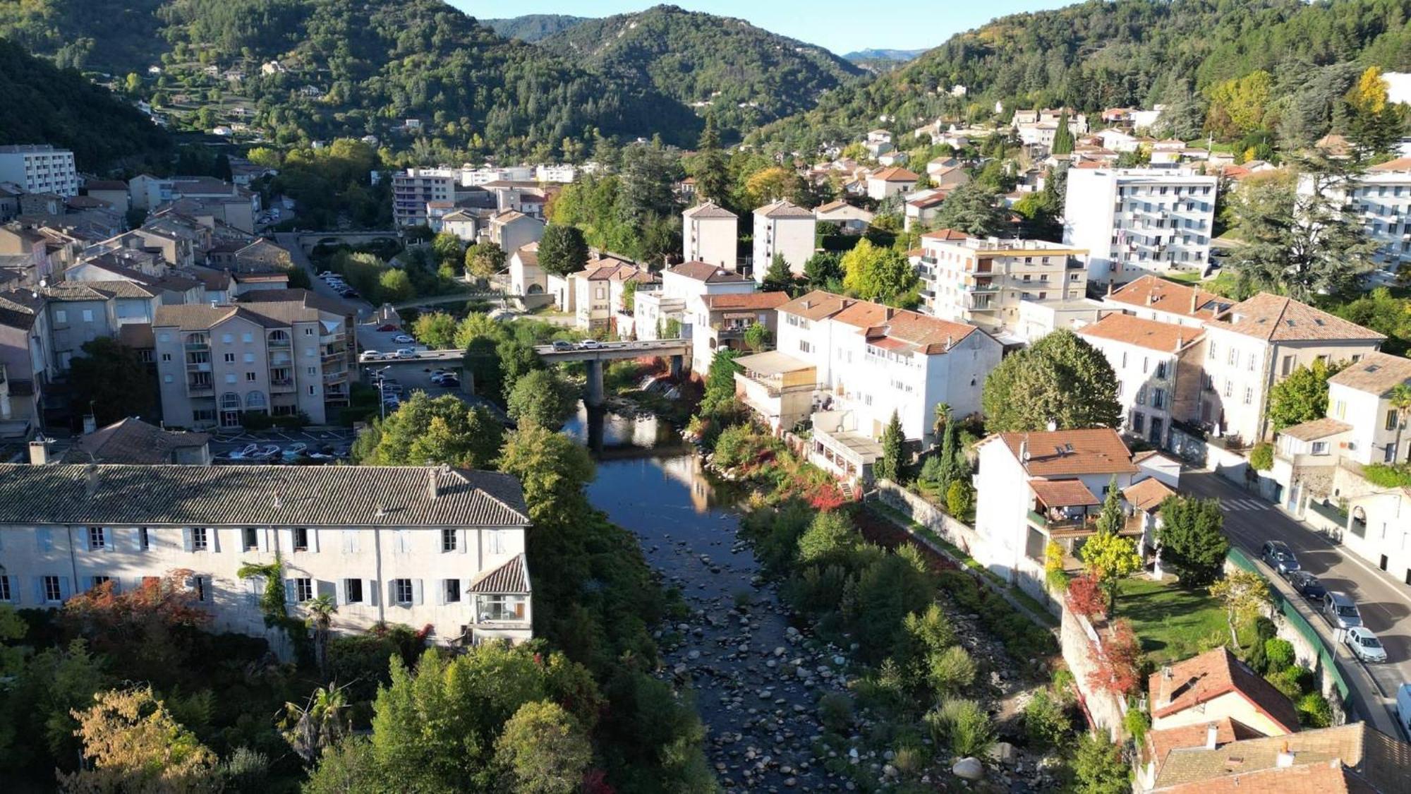 Calme, Proche Des Thermes Et Des Commerces Appartement
