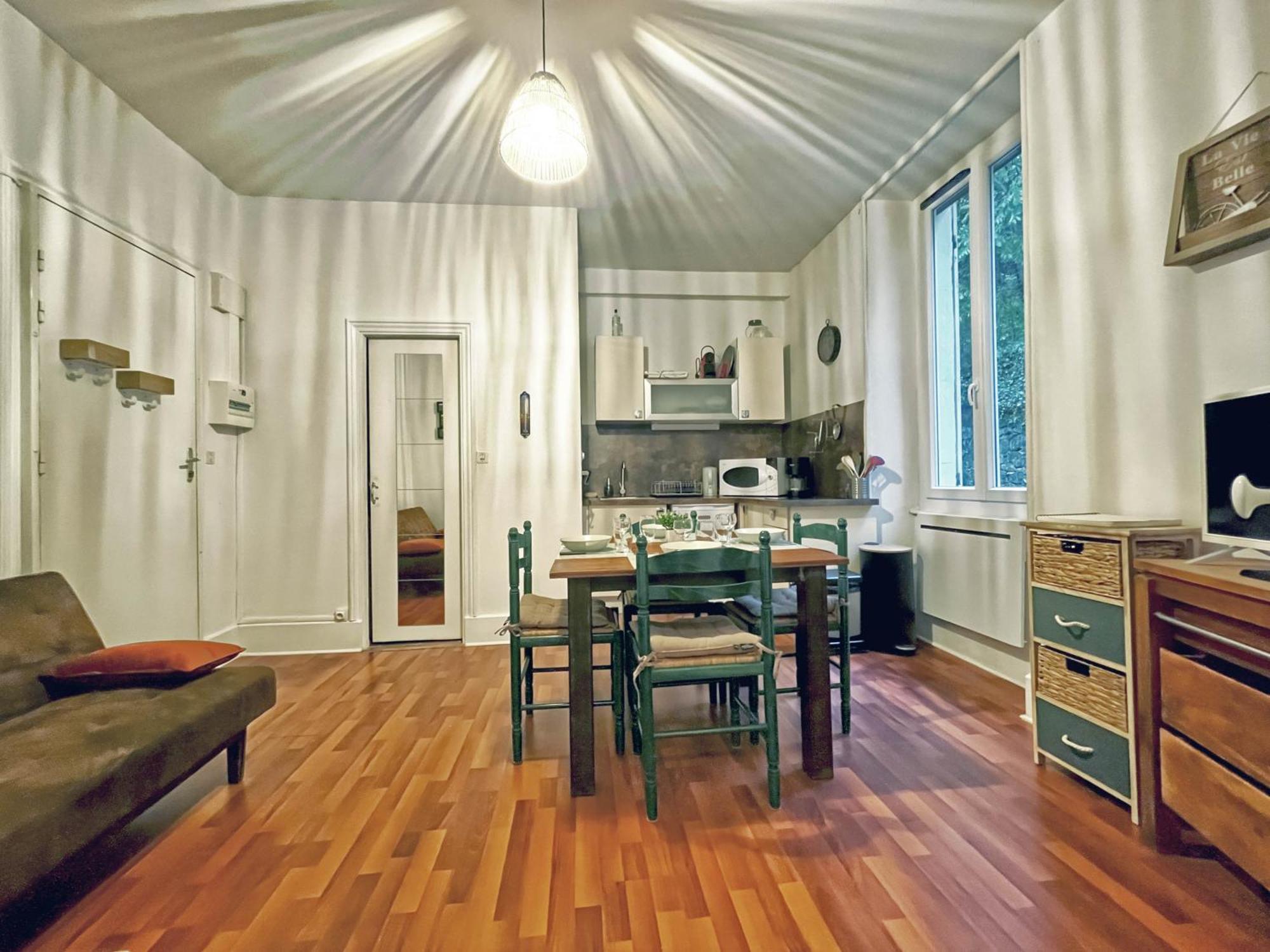Calme, Proche Des Thermes Et Des Commerces Appartement *